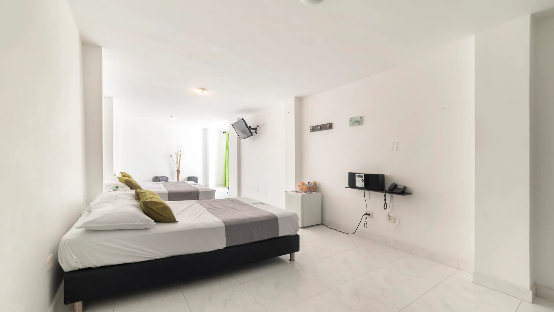 Hotel Paradise Lleras Μεντεγίν