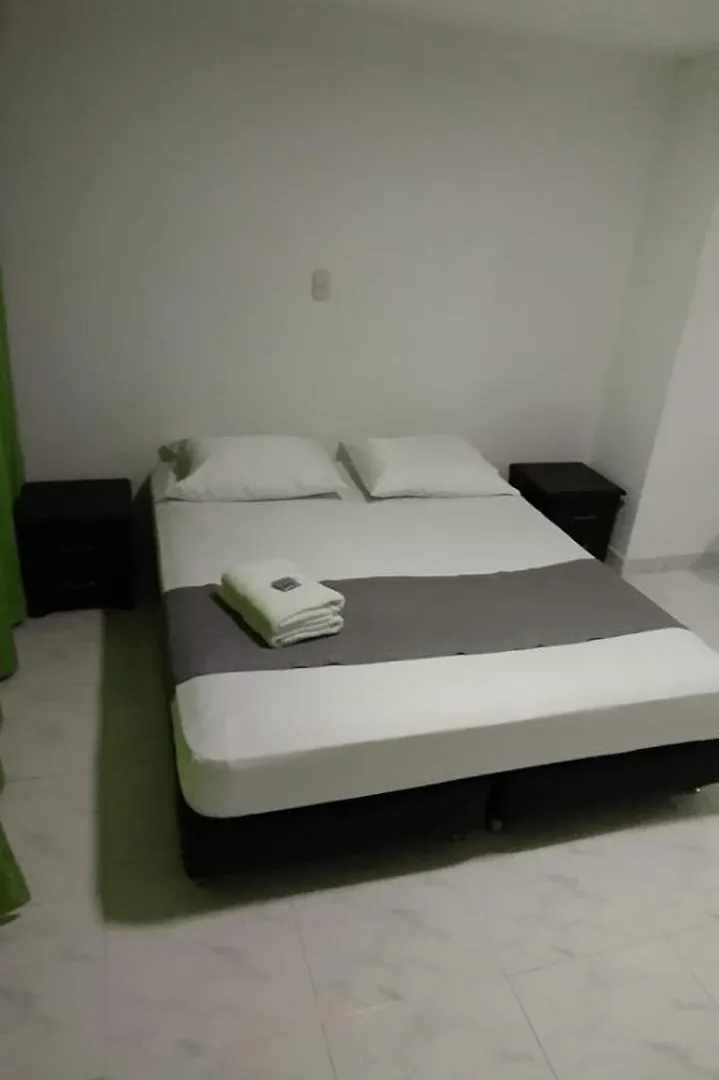 Hotel Paradise Lleras Μεντεγίν