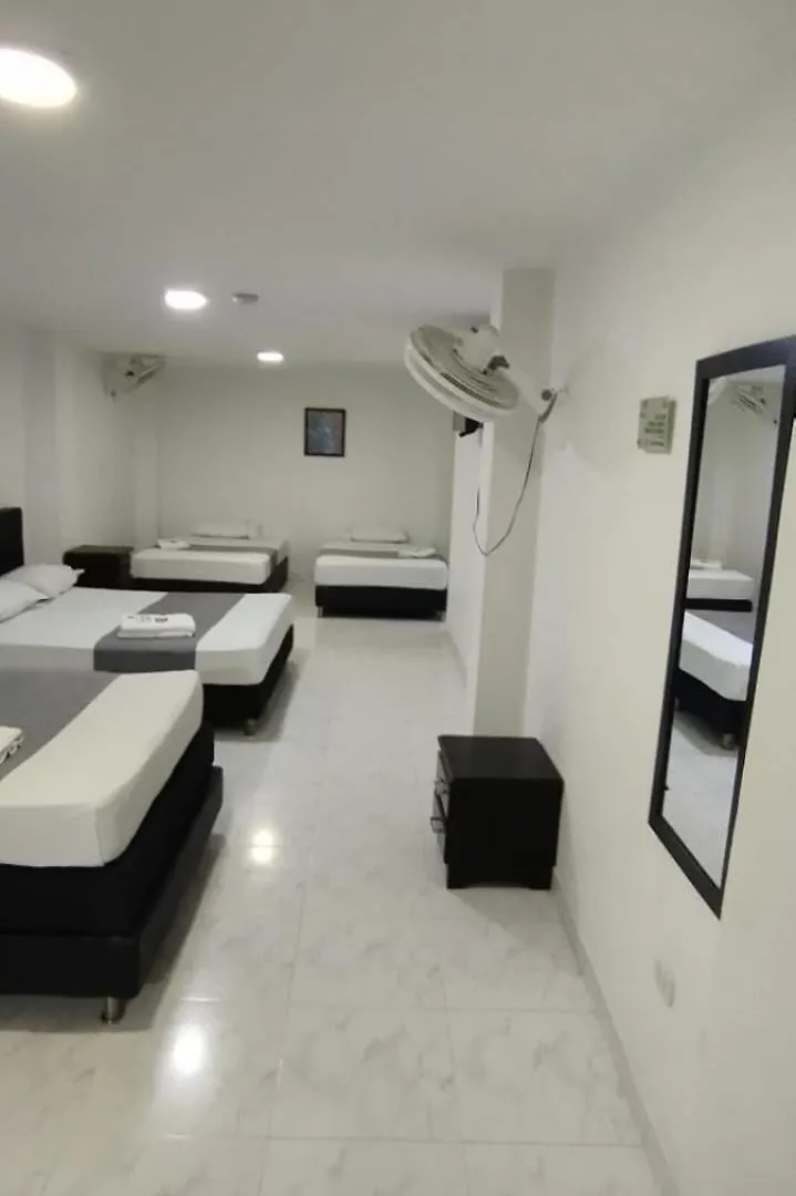 Hotel Paradise Lleras Μεντεγίν 2*,