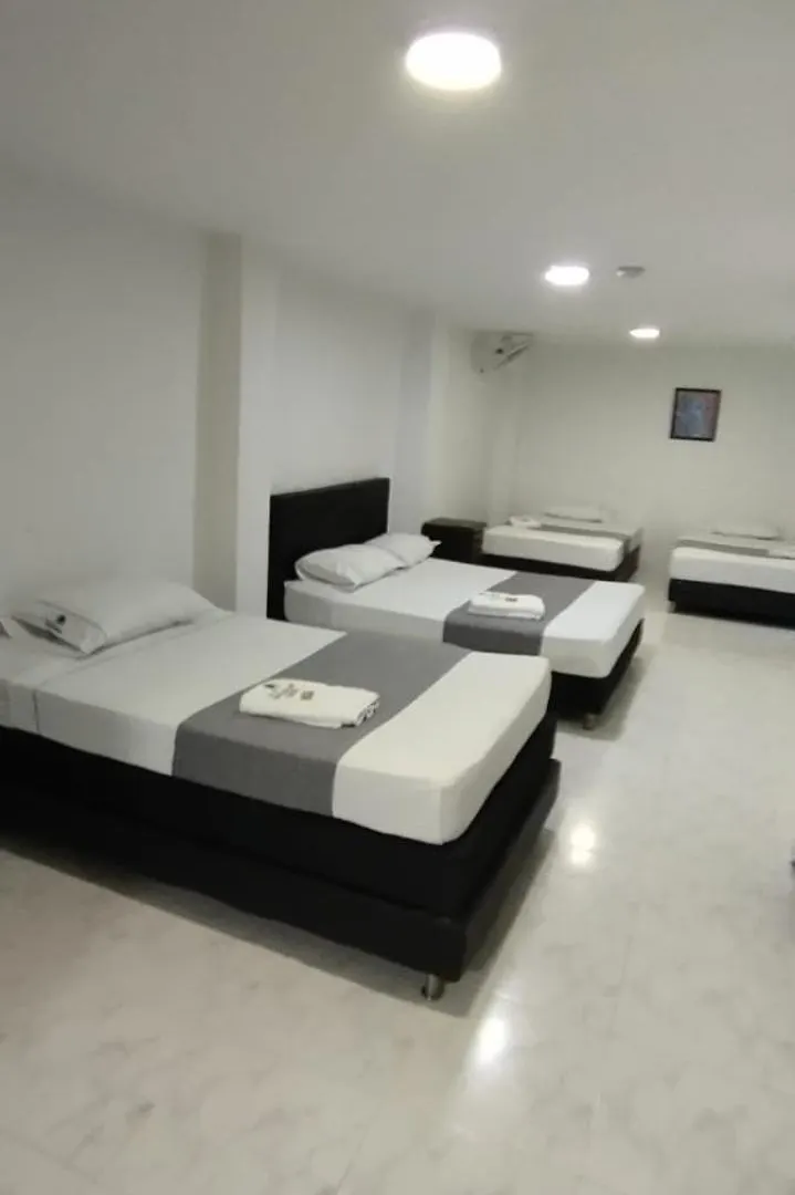 Hotel Paradise Lleras Μεντεγίν