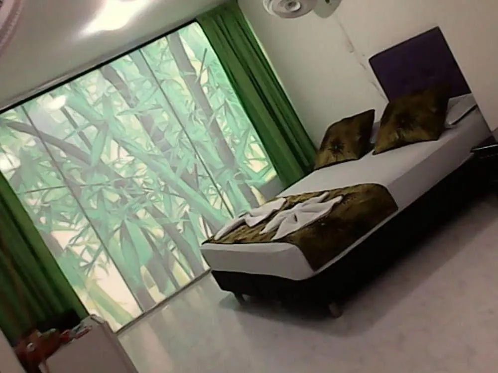 Hotel Paradise Lleras Μεντεγίν