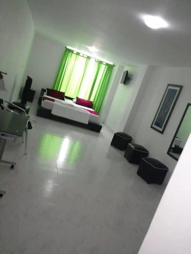 Hotel Paradise Lleras Μεντεγίν