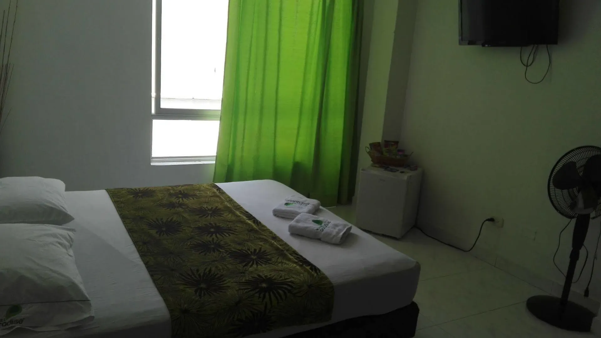 Hotel Paradise Lleras Μεντεγίν