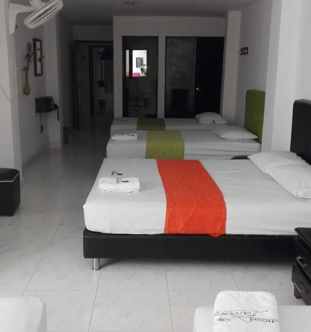 Hotel Paradise Lleras Μεντεγίν