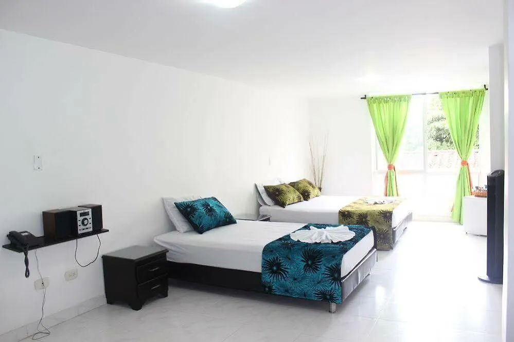 Hotel Paradise Lleras Μεντεγίν